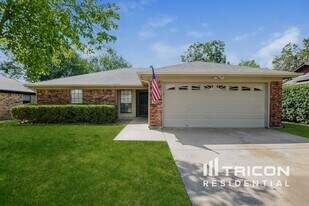 537 Greenway Dr in Saginaw, TX - Building Photo