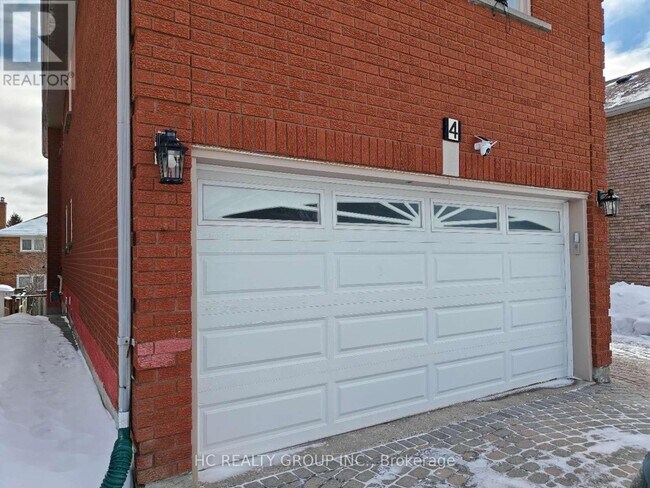 4 Pine Bough Manor in Richmond Hill, ON - Building Photo - Building Photo