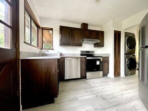 2133 Sperling Av in Burnaby, BC - Building Photo - Building Photo