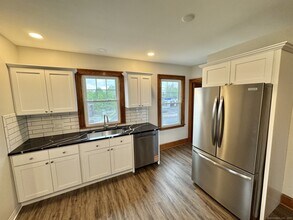 4 Washington Cir in West Hartford, CT - Building Photo - Building Photo