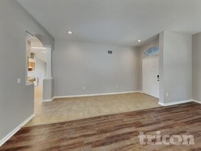 1926 Sean Wood Cir in Brandon, FL - Building Photo - Building Photo