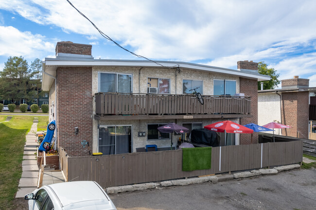 11428 Elbow Dr SW in Calgary, AB - Building Photo - Building Photo