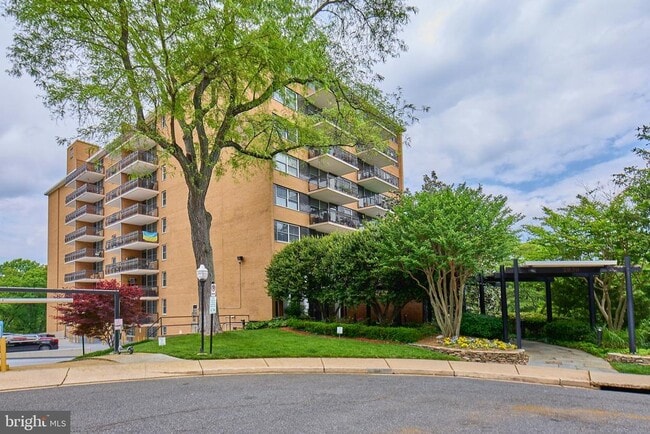 property at 2030 N Adams St