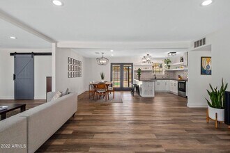 8328 E Palm Ln in Scottsdale, AZ - Building Photo - Building Photo