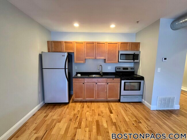 26 Portland St in Worcester, MA - Building Photo - Building Photo