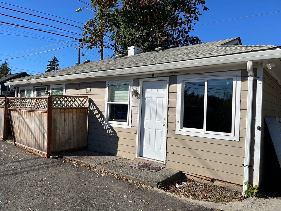 3218 SE 122nd Ave in Portland, OR - Building Photo