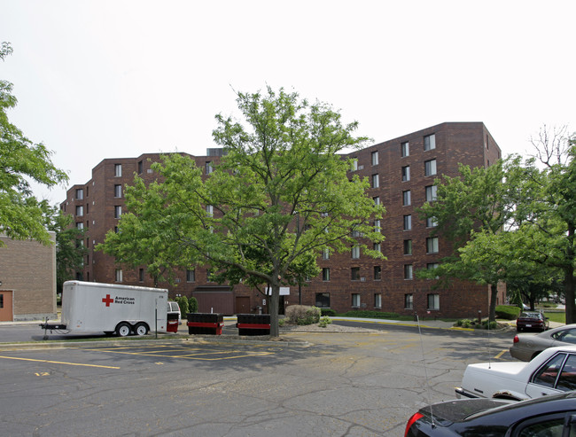 Janesville Garden Court in Janesville, WI - Building Photo - Building Photo