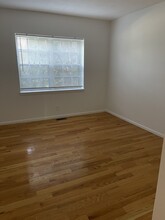 153 Lake Shore Rd, Unit 1 in Boston, MA - Foto de edificio - Building Photo