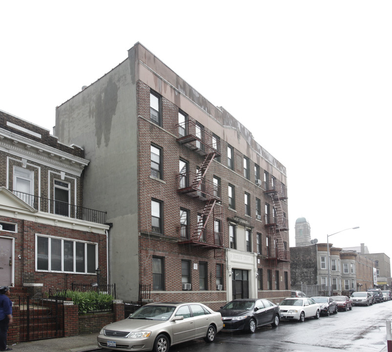 Beckies Court in Brooklyn, NY - Building Photo