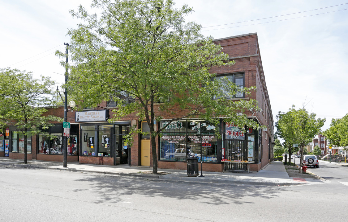 3038-3042 N Milwaukee Ave in Chicago, IL - Foto de edificio