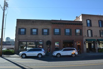 Broadway Plaza in Spokane, WA - Building Photo - Building Photo
