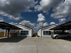 705 Sparrow Rd in Weslaco, TX - Building Photo