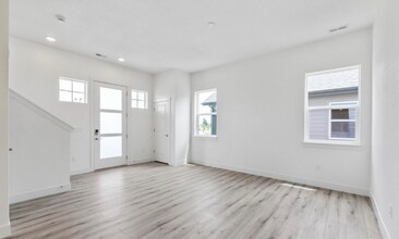 5081 McKinnon Ct in Timnath, CO - Foto de edificio - Building Photo