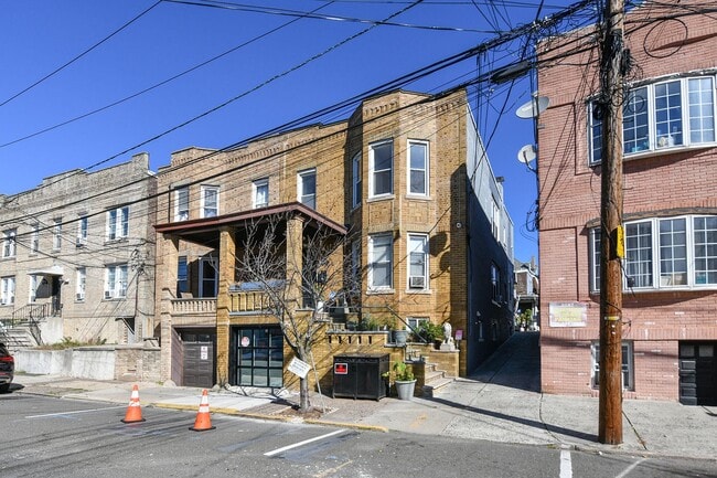 1402 8TH St in North Bergen, NJ - Building Photo - Building Photo