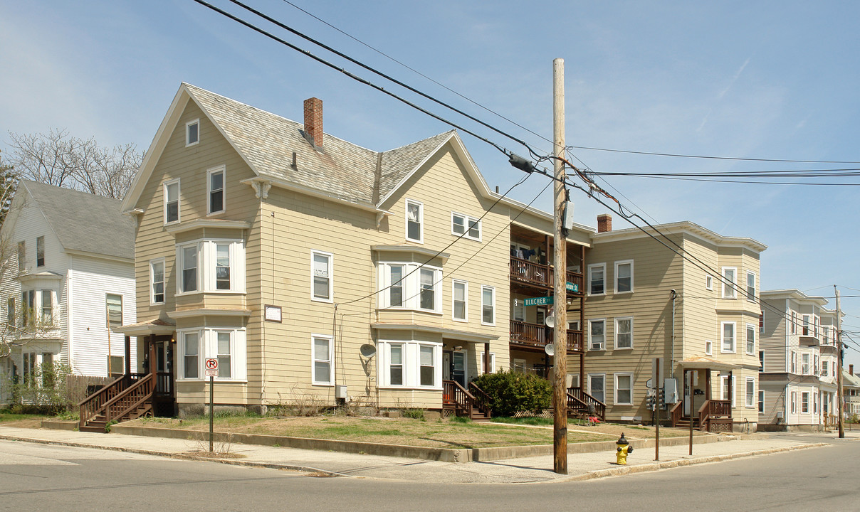 9 Blucher St in Manchester, NH - Building Photo