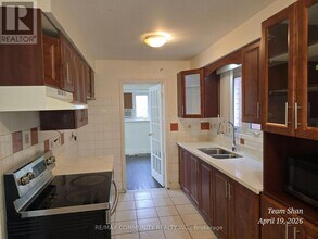 108 Pennyhill Dr in Toronto, ON - Building Photo - Building Photo