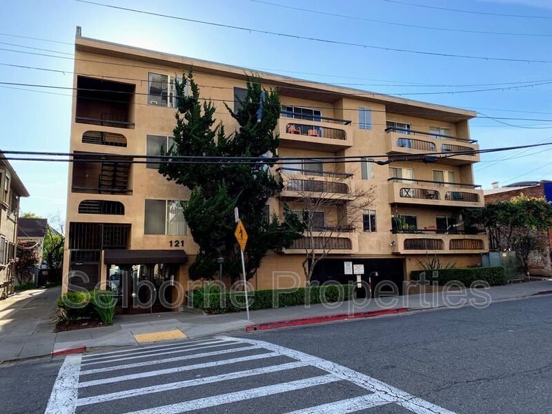 121 41st St in Oakland, CA - Building Photo