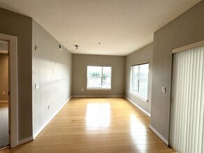 1026 NE 65th St in Seattle, WA - Foto de edificio - Building Photo