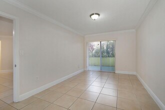 10755 SW 108th Ave, Unit 103 in Miami, FL - Foto de edificio - Building Photo