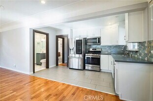 721 E Elmwood Ave in Burbank, CA - Building Photo