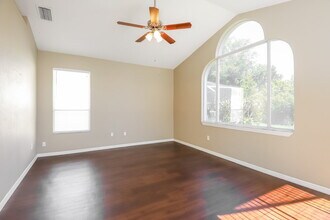 19103 Dove Creek Dr in Tampa, FL - Building Photo - Building Photo