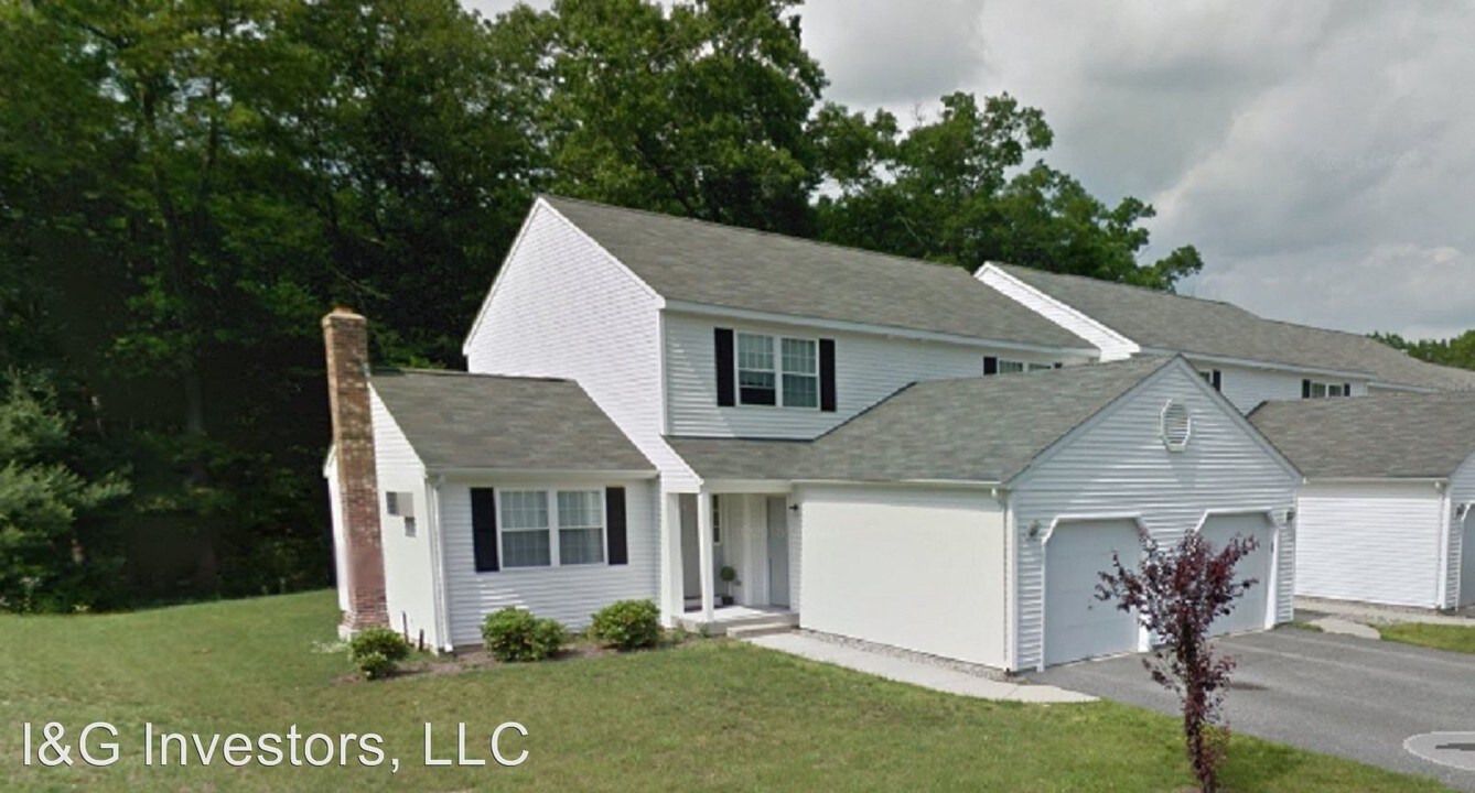15 Skyline Dr in Windham, CT - Building Photo