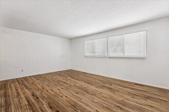 6203-6122 122 Ave NW in Edmonton, AB - Building Photo - Building Photo