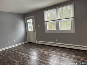 142 Meridian St in Groton, CT - Building Photo - Building Photo