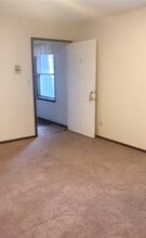 1100 W High St, Unit 2 in Jefferson City, MO - Building Photo - Building Photo