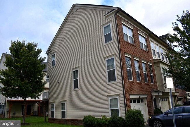 22455 Glenbow Way in Clarksburg, MD - Building Photo - Building Photo