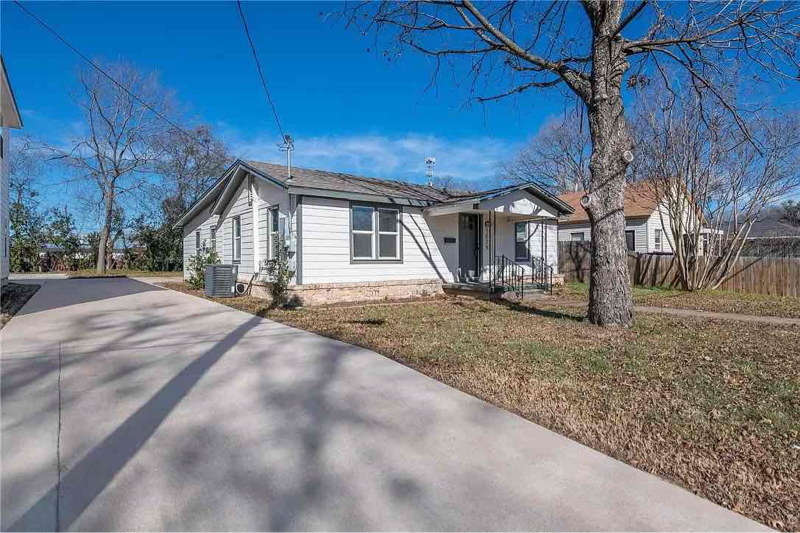 1025 Oakwood Ave in Waco, TX - Building Photo