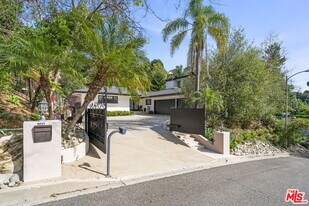 9023 Alto Cedro Dr in Beverly Hills, CA - Building Photo