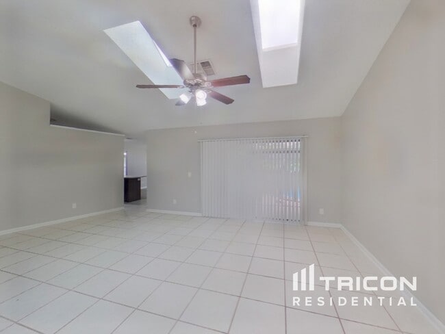 1519 Carter Oaks Dr in Valrico, FL - Building Photo - Building Photo