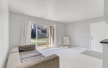 11711 Olde English Dr, Unit 11711A in Reston, VA - Foto de edificio - Building Photo