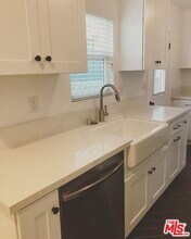 4008 W Chandler Blvd in Burbank, CA - Building Photo - Building Photo