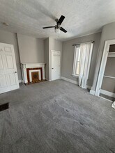 818 Oak St, Unit Apt 4 in Cincinnati, OH - Foto de edificio - Building Photo
