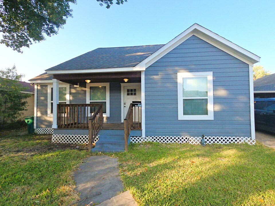 210 Olive Ave in Pasadena, TX - Foto de edificio