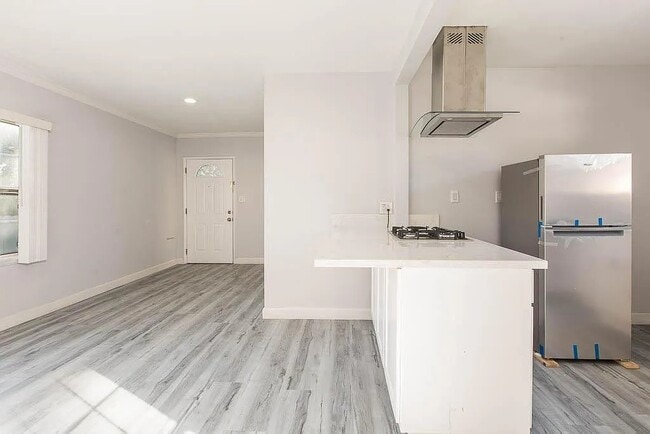 8525 Cadillac Ave in Los Angeles, CA - Building Photo - Building Photo