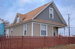 102 S Perry St in Spokane, WA - Building Photo