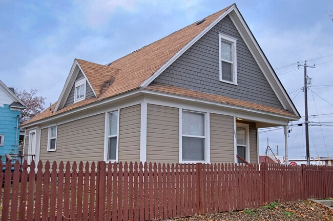 property at 102 S Perry St