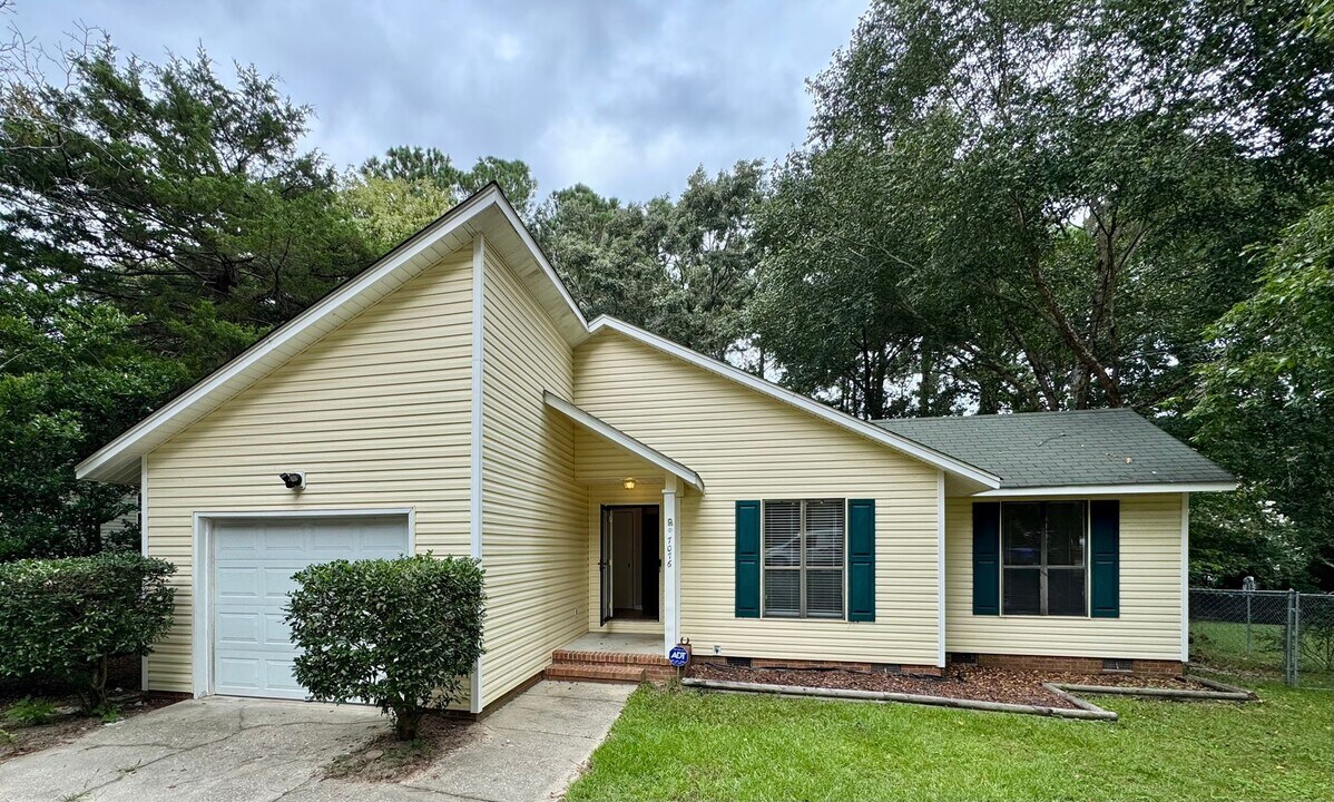 7076 Pantego Dr in Fayetteville, NC - Building Photo