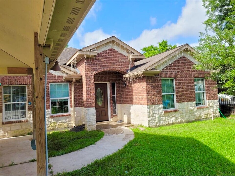 8010 Filltop St in Houston, TX - Building Photo