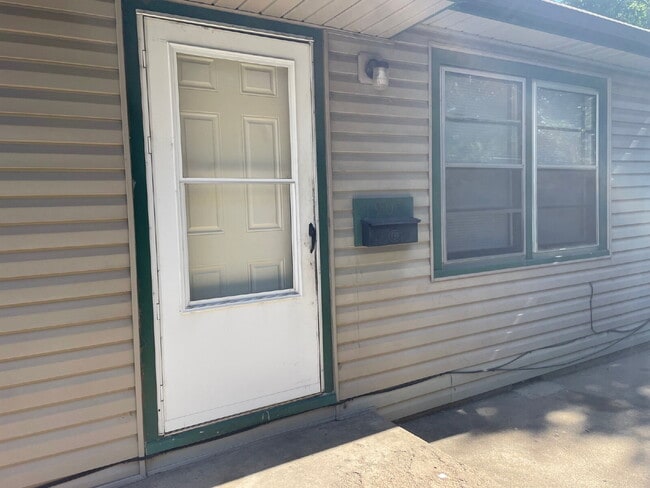 property at 1907 N Jeanette Ave