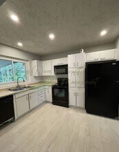 8910 Manchester in Kansas City, MO - Building Photo - Building Photo