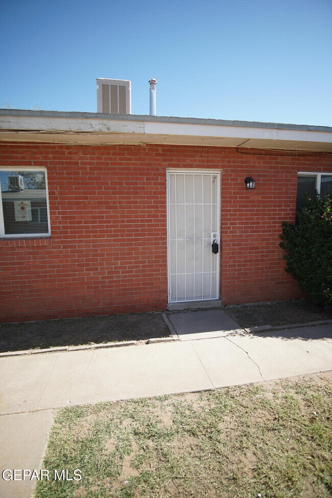 1421 St Johns Dr in El Paso, TX - Building Photo - Building Photo