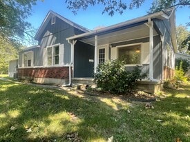 810 N Du Quoin St in Benton, IL - Building Photo