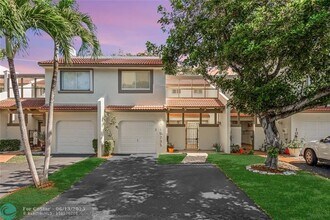 10235 NW 46th St in Doral, FL - Building Photo - Building Photo