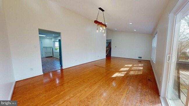 12043 Stoneford Dr in Woodbridge, VA - Building Photo - Building Photo