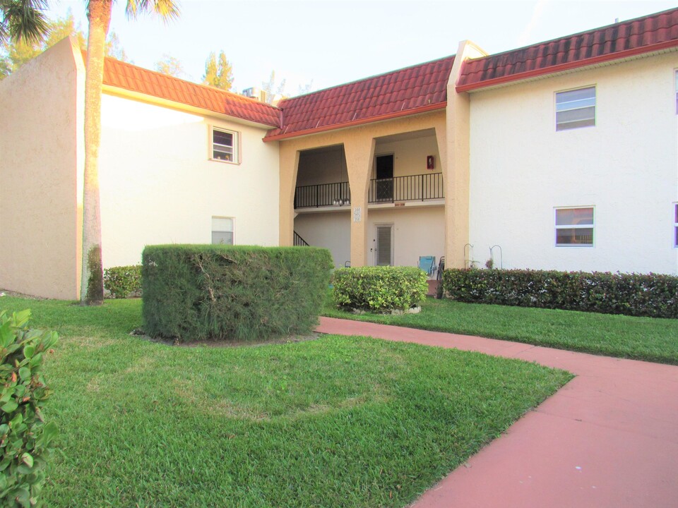 346 Lake Dora Dr in West Palm Beach, FL - Building Photo