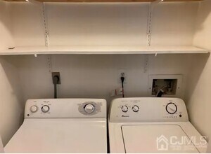 42 Powderhorn Ct in Woodbridge Township, NJ - Building Photo - Building Photo